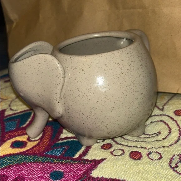 NWT Elephant Mug Gray Sculptural Urban Outfitters - Picture 4 of 9